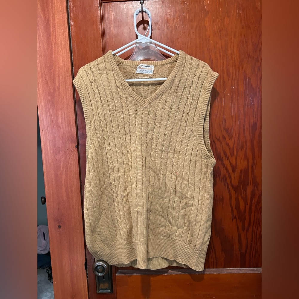 Vintage 60’s men’s light brown cable knit sweater vest size large